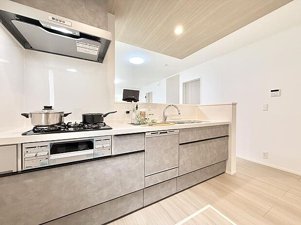 ■シンプルで美しく心地よい時間を生むキッチン空間