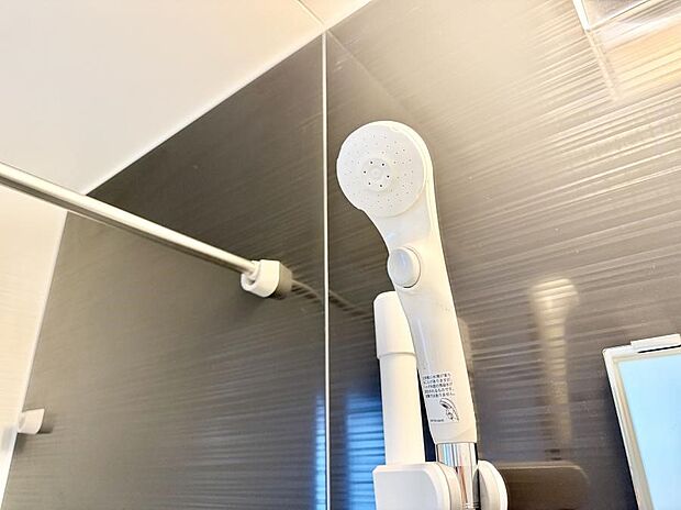 ■手元で簡単に止水できるため、水の無駄遣いを減らすことができます。