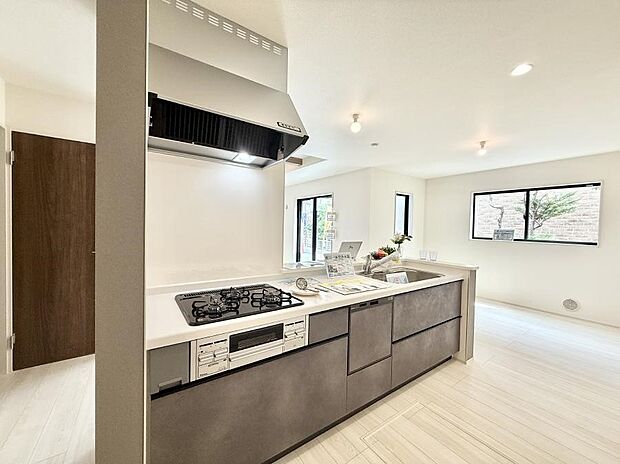 ■シンプルで機能的、毎日使いやすいキッチン