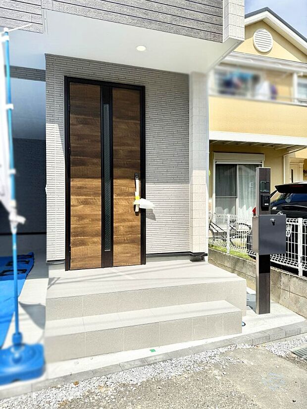 ■ 心地よい暮らしへとつながる、温かい玄関