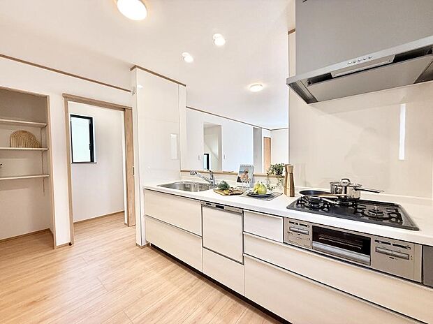 ■シンプルで美しく心地よい時間を生むキッチン空間