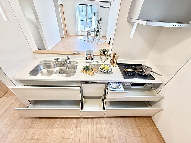 ■シンプルで機能的、毎日使いやすいキッチン