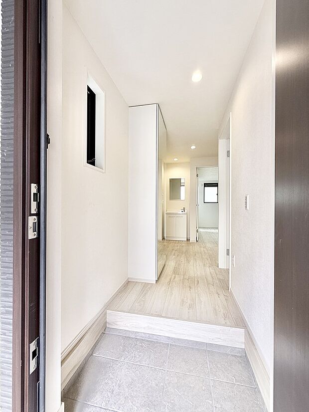 ■ 毎日を気持ちよく迎える、明るく温もりのある玄関