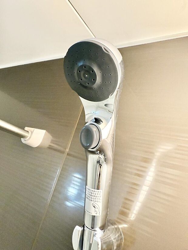 ■わざわざシャワー水栓のレバーまで手を伸ばす必要がなく、簡単に止水できる