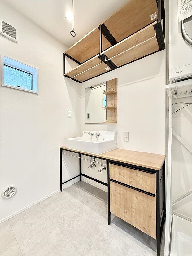 ■明るい洗面所は毎朝の歯磨きも楽しくできちゃいそうです♪