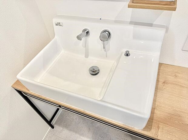 ■手洗いや顔を洗う時も快適に使える便利なシャワー