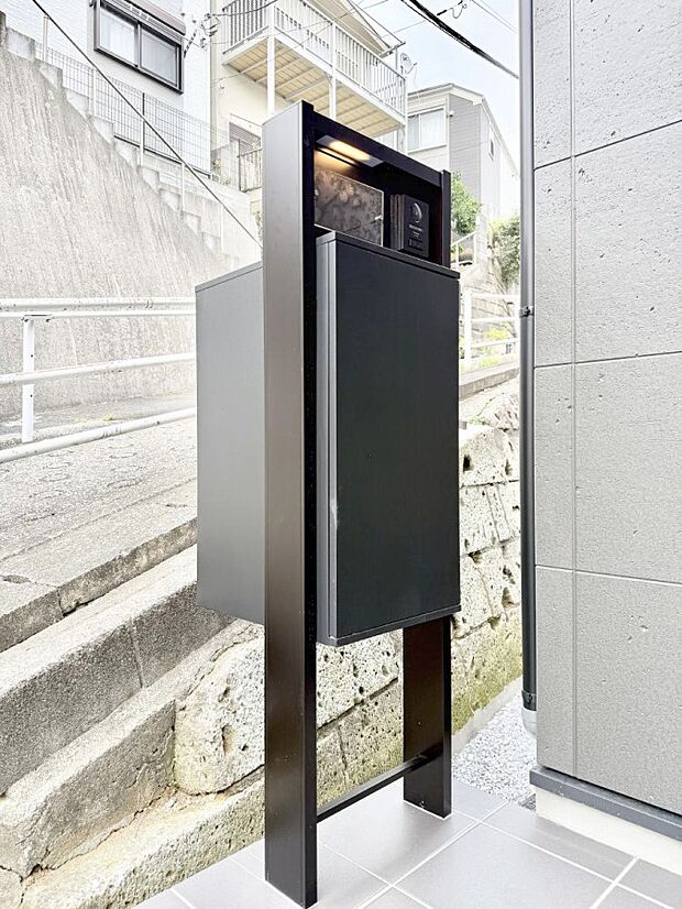 ■ シンプルで美しく、住まいの第一印象を彩る玄関です