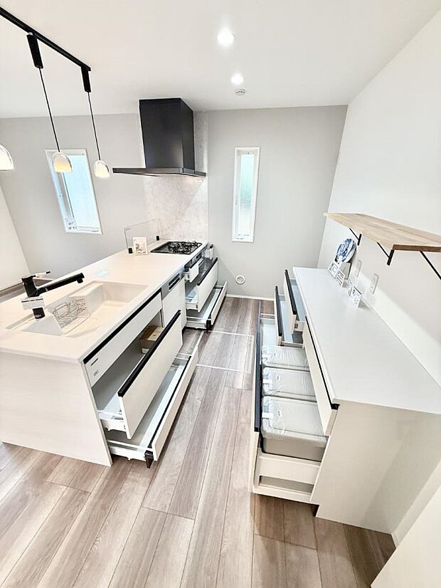 ■シンプルで機能的、毎日使いやすいキッチン