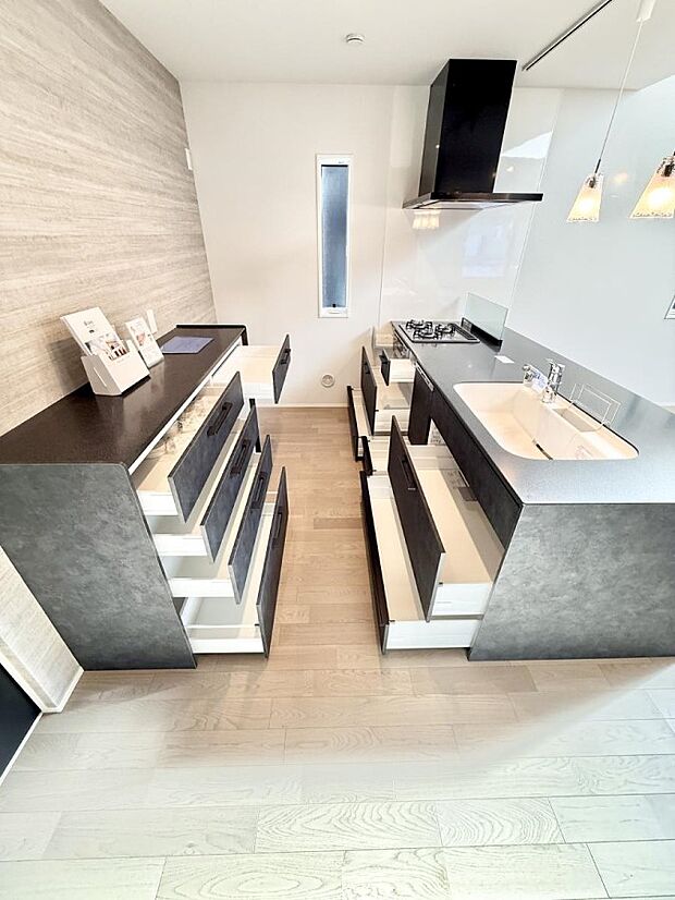 ■家族の絆を深める、温もりのあるキッチン