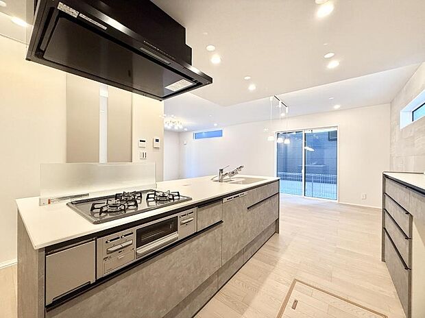 ■シンプルで機能的、毎日使いやすいキッチン