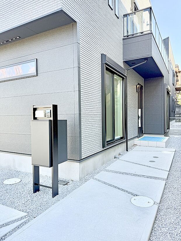 ■ 家族とゲストをやさしく迎える、心温まる玄関