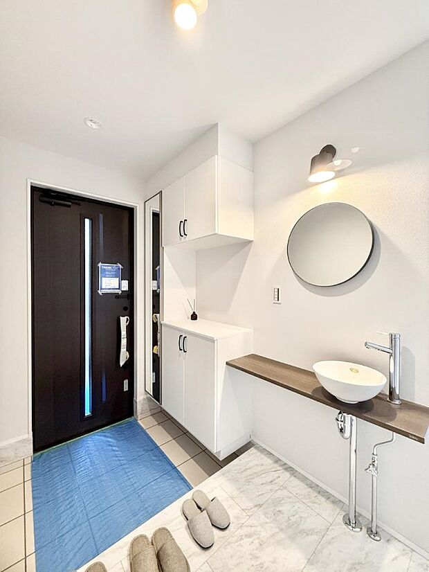 ■ 毎日を気持ちよく迎える、明るく温もりのある玄関