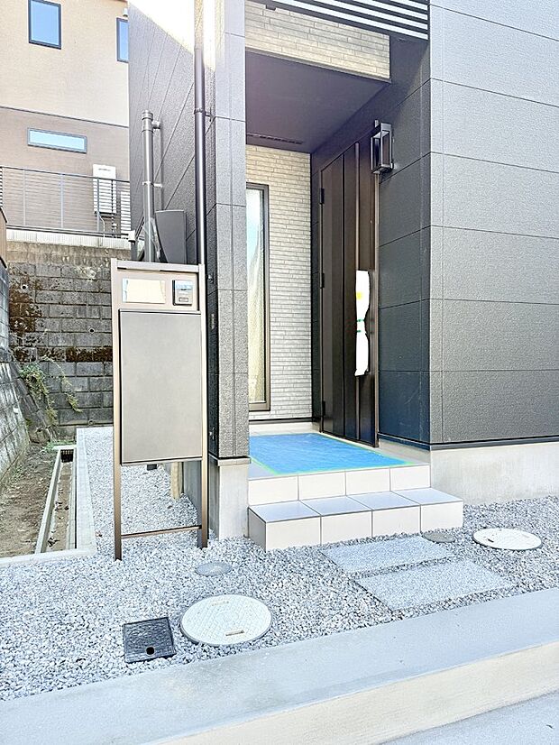 ■ 心地よい暮らしへとつながる、温かい玄関