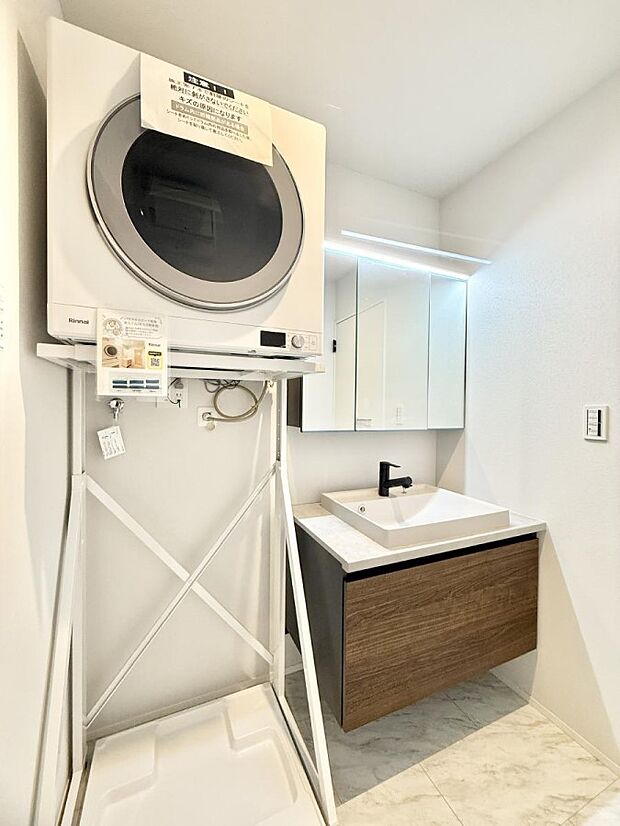 ■明るい洗面所は毎朝の歯磨きも楽しくできちゃいそうです♪