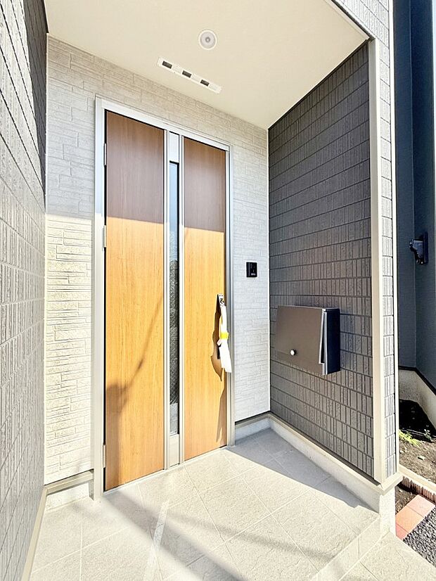 ■ シンプルで美しく、住まいの第一印象を彩る玄関です