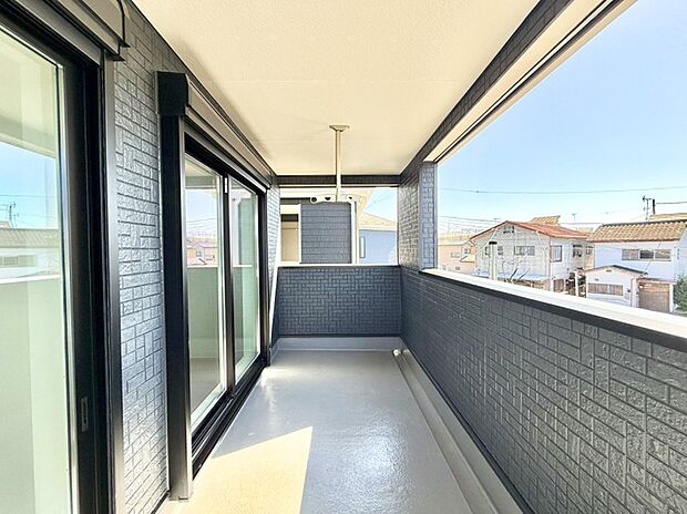 ■ 心地よい風と光を感じる、くつろぎのバルコニー