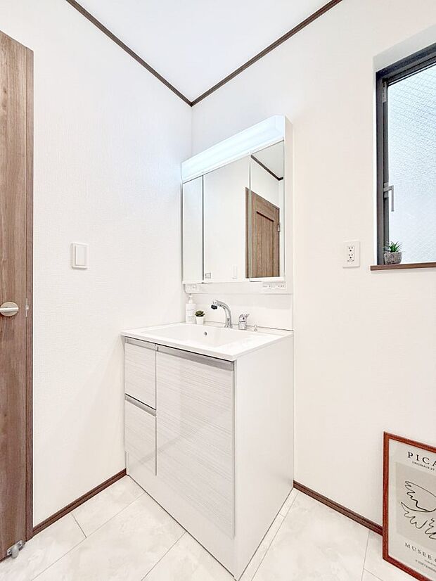 ■明るい洗面所は毎朝の歯磨きも楽しくできちゃいそうです♪