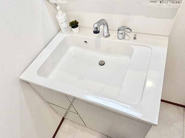 ■手洗いや顔を洗う時も快適に使える便利なシャワー