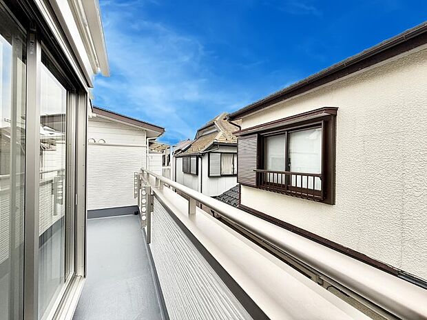 ■ 心地よい風と光を感じる、くつろぎのバルコニー