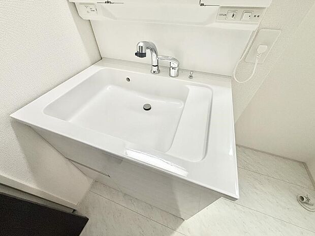 ■細かい部分まで洗いやすく便利なハンドシャワー付き