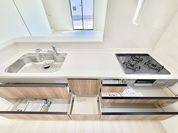 ■シンプルで機能的、毎日使いやすいキッチン