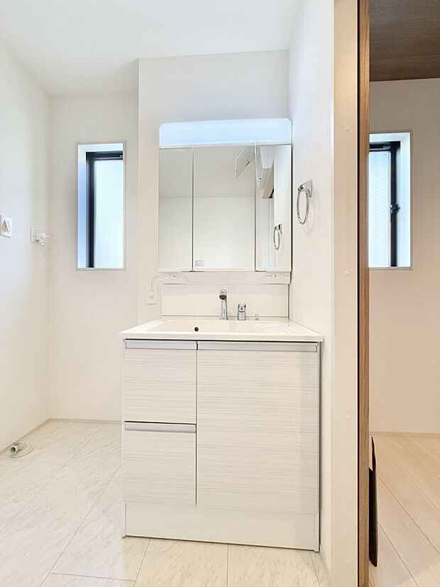 ■明るい洗面所は毎朝の歯磨きも楽しくできちゃいそうです♪