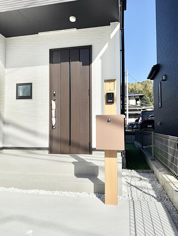 ■ 心地よい暮らしへとつながる、温かい玄関