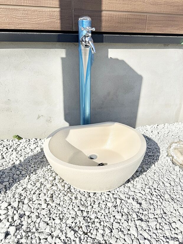 ■ガーデニングや洗車などの際に大活躍な屋外立水栓