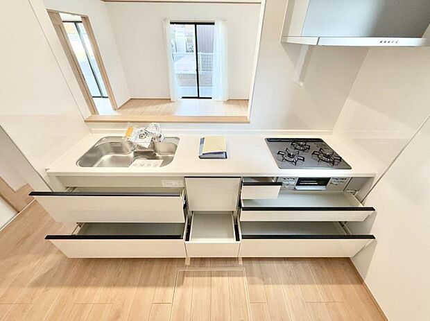 ■シンプルで機能的、毎日使いやすいキッチン