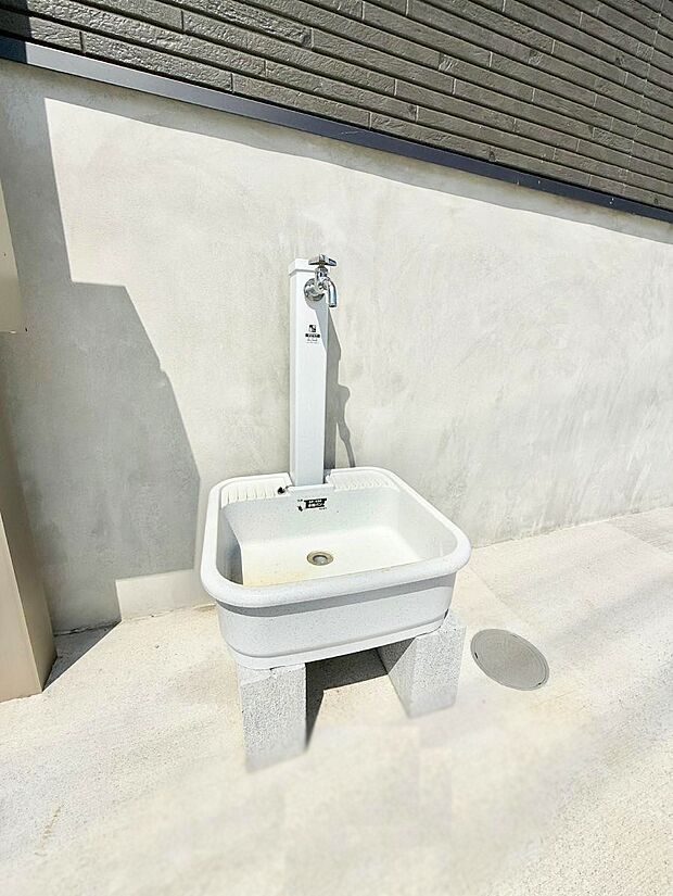 ■ガーデニングや洗車などの際に大活躍な屋外立水栓