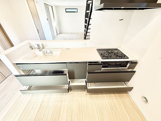 ■シンプルで機能的、毎日使いやすいキッチン