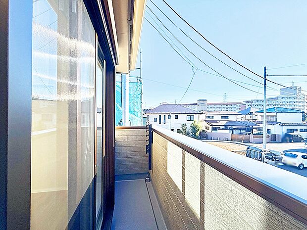 ■ 心地よい風と光を感じる、くつろぎのバルコニー