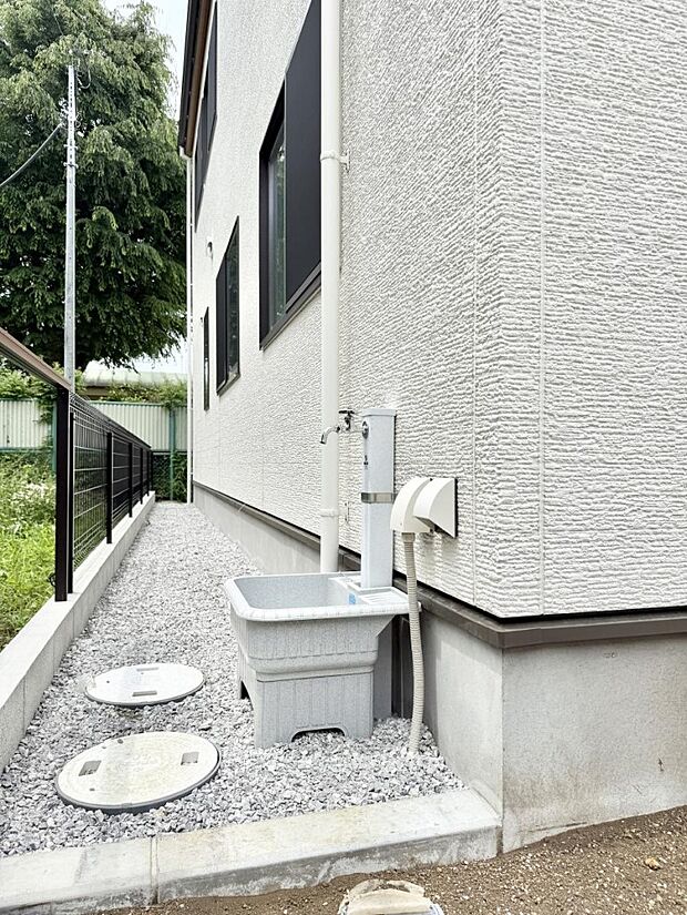 ■ガーデニングや洗車などの際に大活躍な屋外立水栓