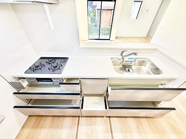 ■シンプルで機能的、毎日使いやすいキッチン