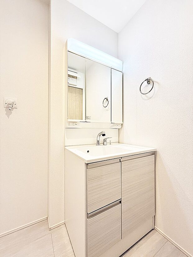 ■明るい洗面所は毎朝の歯磨きも楽しくできちゃいそうです♪