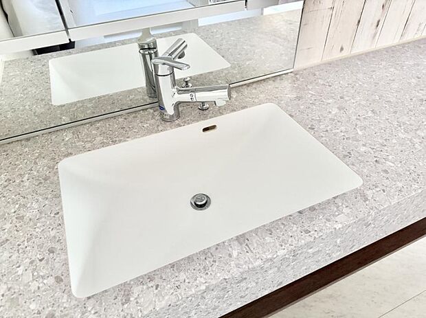 ■手洗いや顔を洗う時も快適に使える便利なシャワー