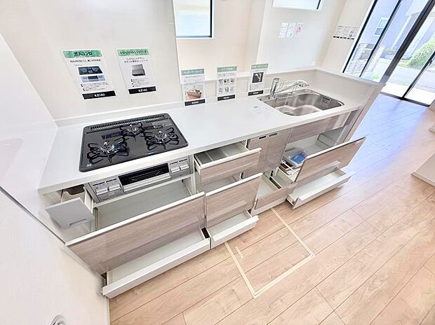 ■シンプルで機能的、毎日使いやすいキッチン