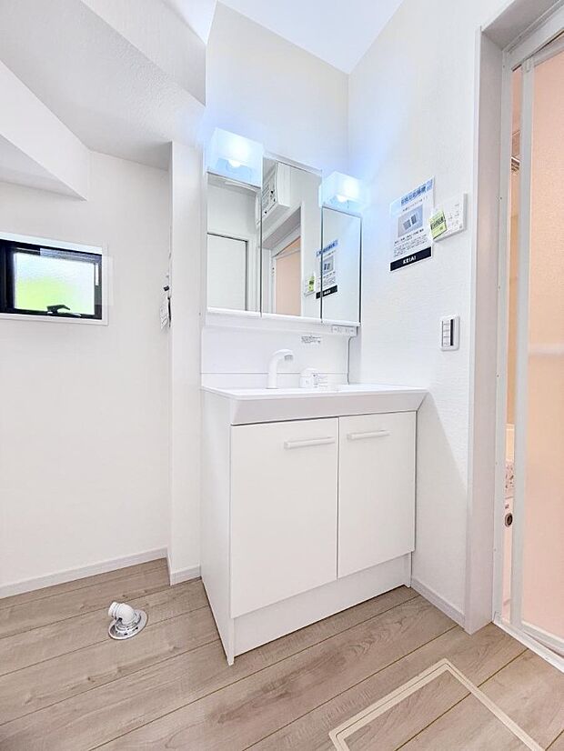 ■明るい洗面所は毎朝の歯磨きも楽しくできちゃいそうです♪