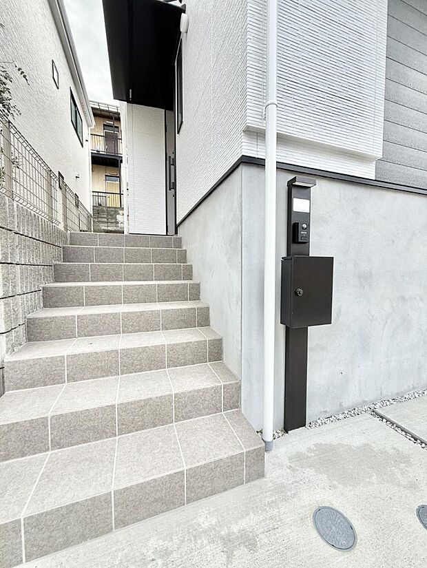 ■ 家族とゲストをやさしく迎える、心温まる玄関