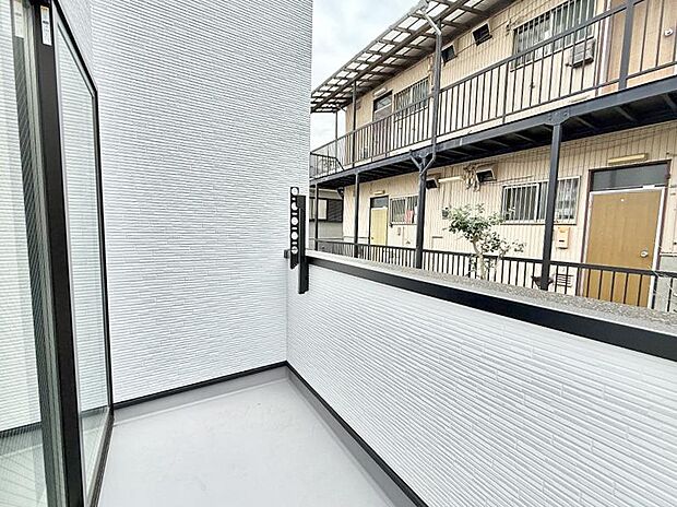 ■ 自然を身近に感じる、開放的なバルコニー