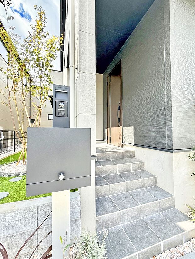 ■ 心地よい暮らしへとつながる、温かい玄関