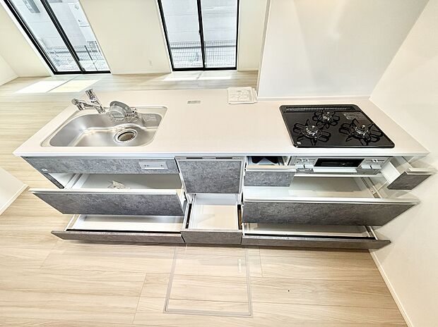■シンプルで機能的、毎日使いやすいキッチン