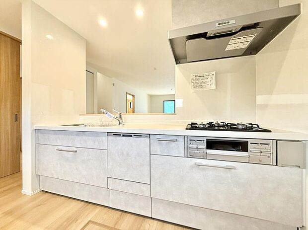 ■シンプルで機能的、毎日使いやすいキッチン