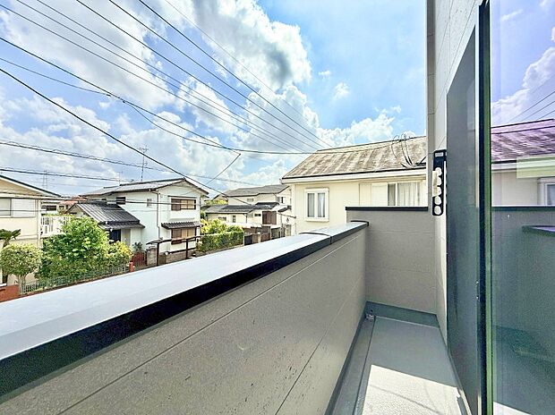 ■ 自然を身近に感じる、開放的なバルコニー