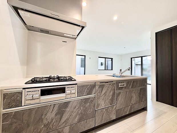 ■シンプルで機能的、毎日使いやすいキッチン