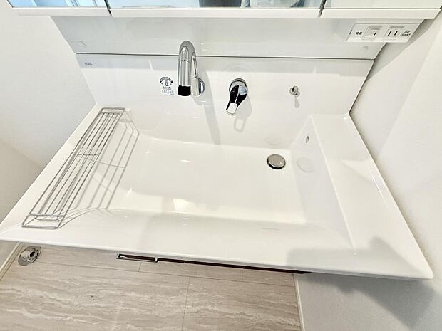 ■手洗いや顔を洗う時も快適に使える便利なシャワー