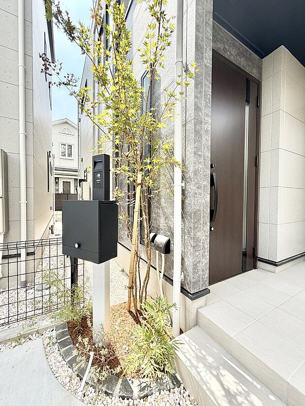 ■ 家族とゲストをやさしく迎える、心温まる玄関