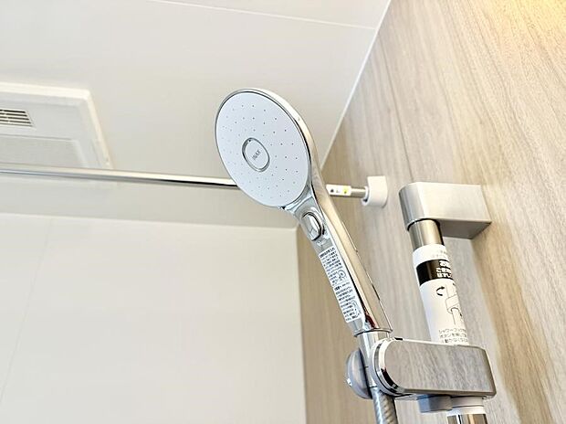 ■手元で簡単に止水できるため、水の無駄遣いを減らすことができます。