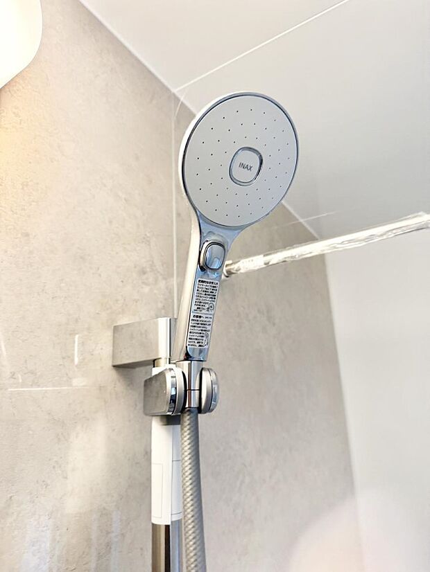 ■手元で簡単に止水できるため、水の無駄遣いを減らすことができます。