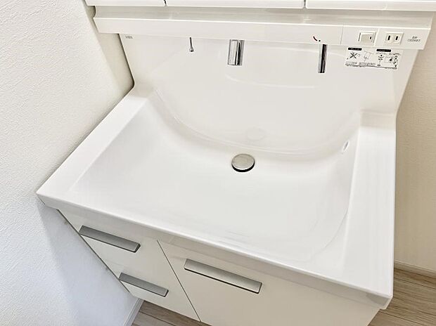 ■手洗いや顔を洗う時も快適に使える便利なシャワー